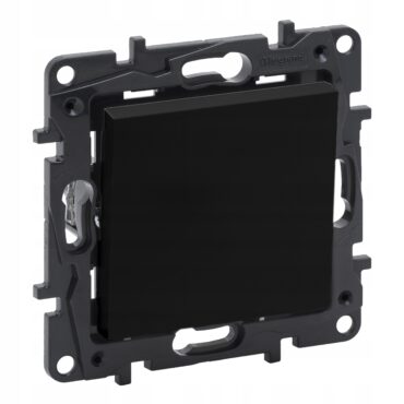 NILOE STEP MODUŁ CZARNY PRZYCISK 1X 1Z ZACISKI SPRĘŻYNOWE 6A 250V 863509