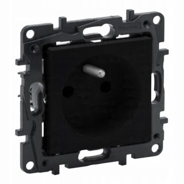 NILOE STEP MODUŁ CZARNY GNIAZDO 1X Z/U ZACISKI ŚRUBOWE 16A 250V 863530